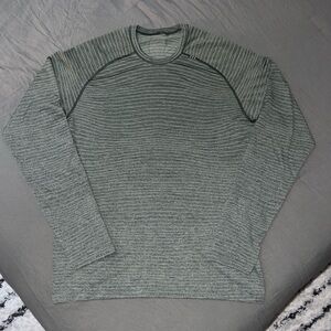 Lululemon Metal Vent Tech Long Sleeve 2.0 Green / Smoked Spruce - Medium